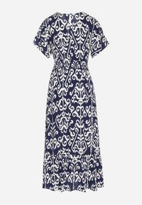 Born2be - Niebieska Sukienka z Wiskozy w Abstrakcyjny Wzór Faledira. Okazja: na co dzień. Typ kołnierza: dekolt w serek. Kolor: niebieski. Materiał: wiskoza. Długość rękawa: krótki rękaw. Typ sukienki: proste. Styl: klasyczny, casual #5