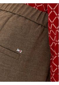 TOMMY HILFIGER - Tommy Hilfiger Chinosy WW0WW42951 Brązowy Straight Fit. Kolor: brązowy. Materiał: wiskoza, syntetyk #5
