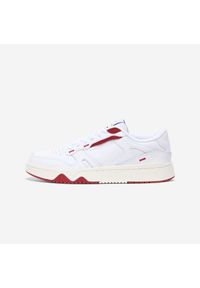 Decathlon - Buty sportowe męskie CJ80. Kolor: biały, czerwony, wielokolorowy. Materiał: guma, kauczuk, skóra. Szerokość cholewki: normalna
