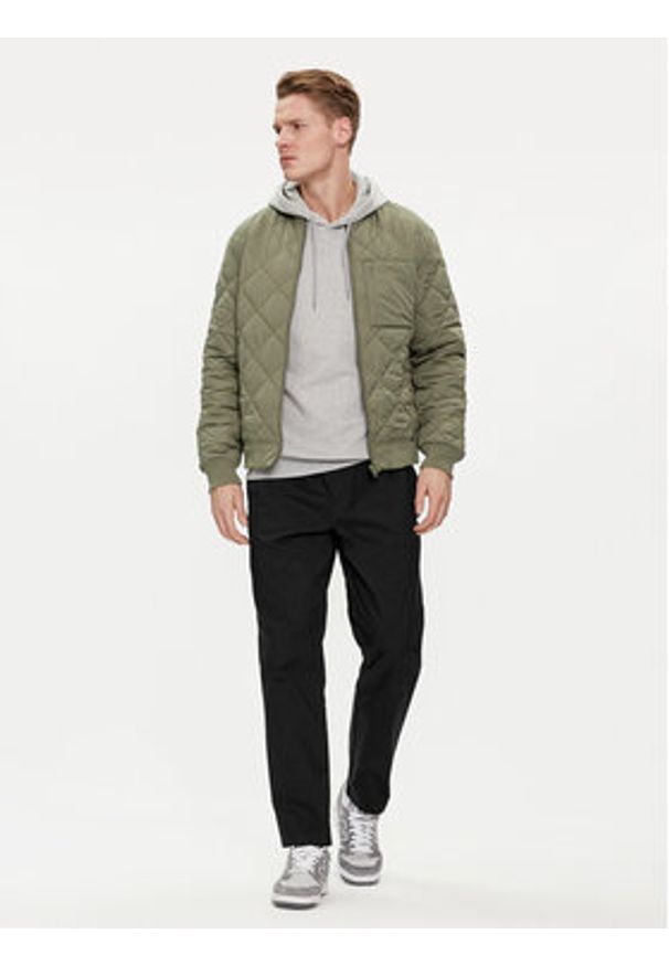 New Balance Spodnie dresowe MP41575 Czarny Regular Fit. Kolor: czarny. Materiał: bawełna