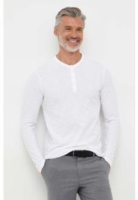 United Colors of Benetton longsleeve bawełniany kolor biały gładki. Kolor: biały. Materiał: bawełna. Długość rękawa: długi rękaw. Długość: krótkie. Wzór: gładki. Styl: klasyczny #1