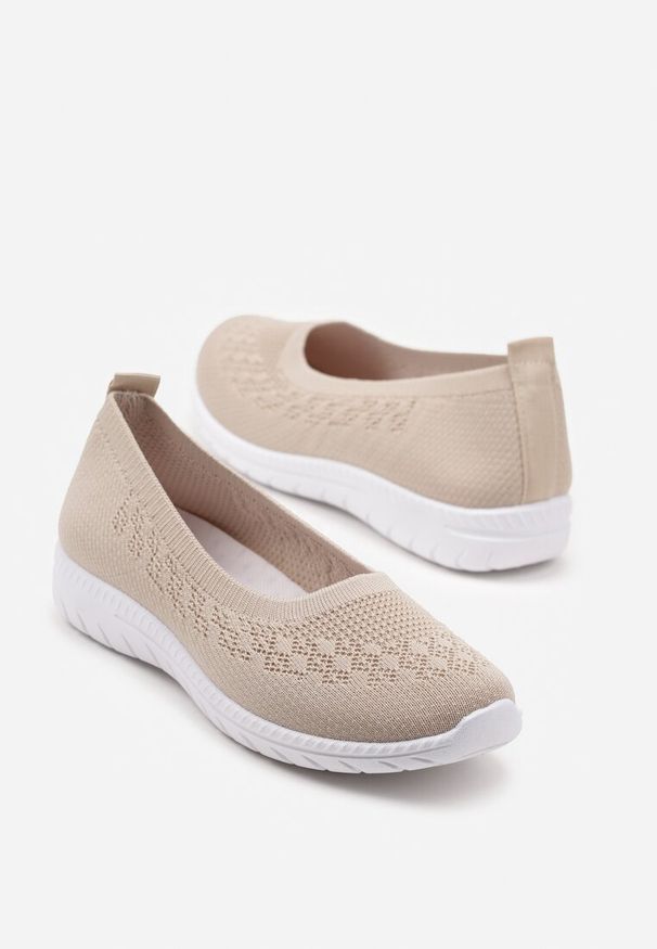 Born2be - Beżowe Wsuwane Tenisówki z Delikatną Perforacją Firsedi. Okazja: na co dzień. Zapięcie: bez zapięcia. Kolor: beżowy. Materiał: jeans. Styl: elegancki, casual