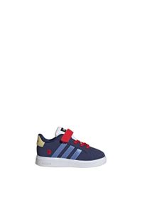Adidas - Buty adidas Disney Snow White Grand Court 2.0 dla dzieci. Kolor: czerwony, wielokolorowy, niebieski. Wzór: motyw z bajki