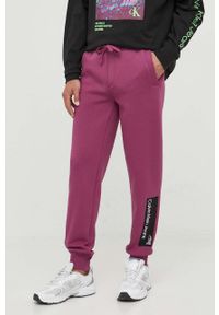 Calvin Klein Jeans spodnie dresowe kolor fioletowy. Kolor: fioletowy. Materiał: dresówka