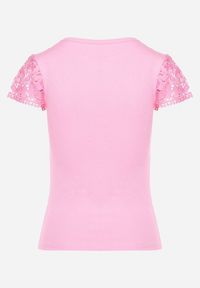 Born2be - Różowa Koszulka T-shirt z Koronką na Rękawach i Dekolcie Aines. Kolor: różowy. Materiał: koronka. Wzór: koronka. Sezon: lato #4