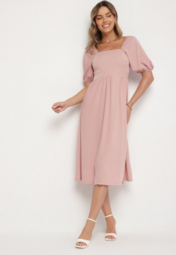 Born2be - Różowa Rozkloszowana Sukienka z Bufiastymi Rękawami Kolireva. Okazja: na co dzień. Typ kołnierza: dekolt kwadratowy. Kolor: różowy. Styl: elegancki, casual