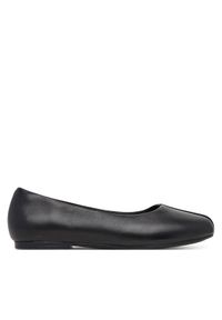 Clarks Baleriny Livia Lily 26183054 Czarny. Kolor: czarny. Materiał: skóra
