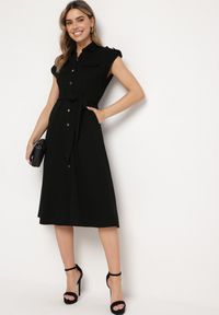 Born2be - Czarna Sukienka Koszulowa Phinitrite. Okazja: na co dzień. Kolor: czarny. Wzór: aplikacja. Typ sukienki: koszulowe. Materiał: materiał. Długość rękawa: krótki rękaw. Sezon: lato. Styl: casual. Długość: midi #3