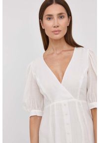 BARDOT - Bardot sukienka kolor biały midi rozkloszowana. Kolor: biały. Typ sukienki: rozkloszowane. Długość: midi