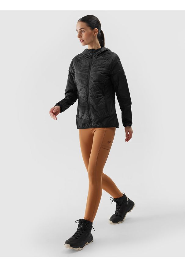 4f - 4F Kurtka trekkingowa z wypełnieniem z recyklingu Primaloft Black Insulation Eco damska - czarna XXL. Typ kołnierza: kołnierzyk stójkowy. Kolor: czarny. Materiał: dzianina, materiał, tkanina, poliester. Długość rękawa: raglanowy rękaw. Technologia: Primaloft. Wzór: kolorowy. Sport: wspinaczka, turystyka piesza