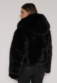 Born2be - Czarna Futrzana Kurtka z Nieodpinanym Kapturem Zetena. Kolor: czarny. Materiał: futro. Styl: klasyczny, elegancki #2