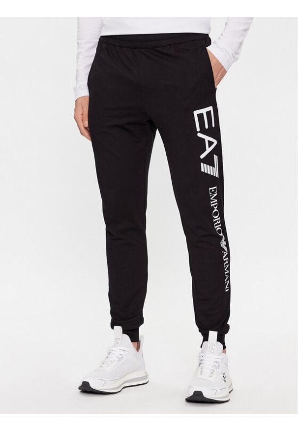 Spodnie dresowe EA7 Emporio Armani. Kolor: czarny. Materiał: dresówka