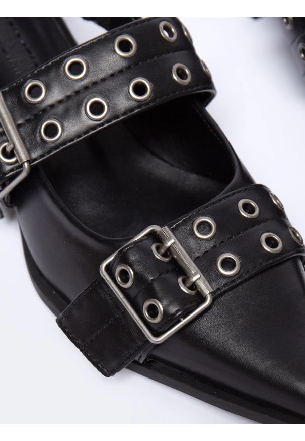 Big-Star - Baleriny damskie w szpic z odkrytą piętą 2w1 czarne NN274003 906. Okazja: na spacer, na imprezę. Zapięcie: pasek. Kolor: czarny. Materiał: skóra, syntetyk. Sezon: lato. Obcas: na obcasie. Styl: elegancki. Wysokość obcasa: średni