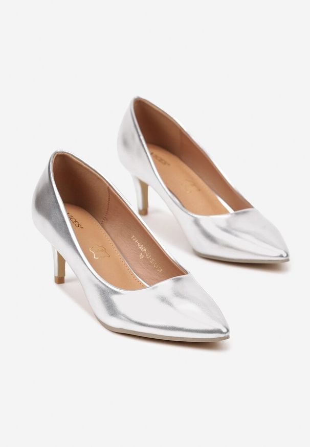 Renee - Srebrne Czółenka na Szpilce w Klasycznym Stylu ze Skórzaną Wkładką Meloriel. Okazja: do pracy, na spotkanie biznesowe. Kolor: srebrny. Materiał: skóra. Obcas: na szpilce. Styl: klasyczny