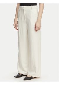 Calvin Klein Spodnie materiałowe LV044F651G Kremowy Straight Fit. Kolor: kremowy. Materiał: wiskoza #1