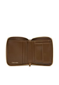 Calvin Klein Portfel Emblem Aop Square Zip Around LV04F1089G Beżowy. Kolor: beżowy. Materiał: materiał #3