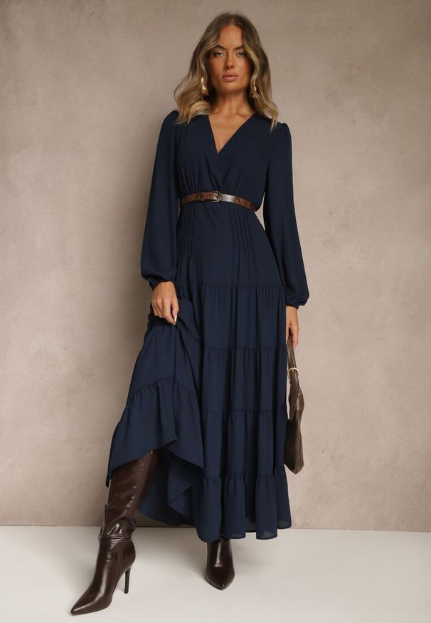 Renee - Granatowa Kopertowa Sukienka Vices o Rozkloszowanym Kroju Resvima. Okazja: na randkę, na co dzień. Typ kołnierza: dekolt w serek. Kolor: niebieski. Materiał: skóra. Typ sukienki: kopertowe. Styl: casual