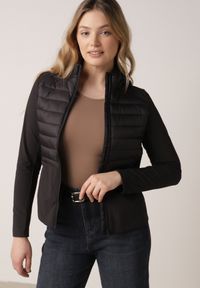 Born2be - Czarna Pikowana Kurtka Przejściowa z Kapturem i Elastycznymi Rękawami Nikitha. Okazja: na co dzień. Typ kołnierza: kaptur. Kolor: czarny. Materiał: jeans, nylon. Styl: elegancki, casual, klasyczny, sportowy #4