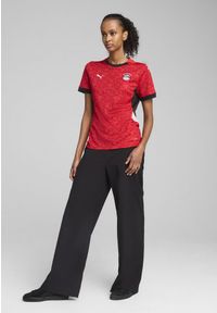 Puma - Damska koszulka domowa Egipt 2025 PUMA Red Black. Kolor: czerwony, wielokolorowy, czarny. Wzór: kolorowy