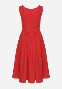 Born2be - Czerwona Klasyczna Rozkloszowana Sukienka Vices Tolissela. Okazja: na co dzień. Kolor: czerwony. Wzór: aplikacja, gładki. Styl: klasyczny #2