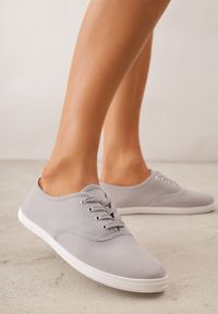 Born2be - Szare Tenisówki na Płaskiej Podeszwie ze Sznurowaniem i Okrągłym Noskiem Ezoma. Wysokość cholewki: przed kostkę. Nosek buta: okrągły. Kolor: szary. Wzór: kropki. Obcas: na płaskiej podeszwie #2