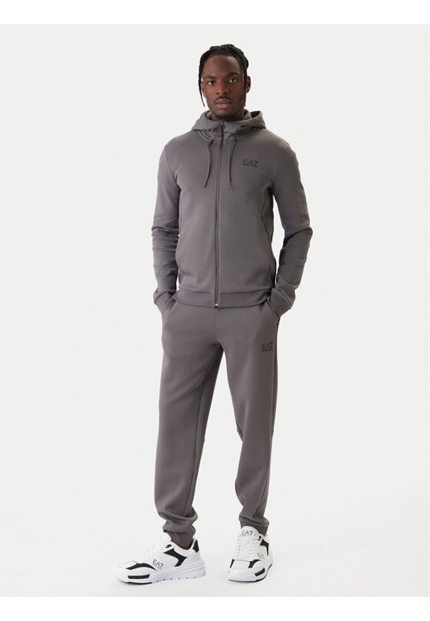 EA7 Emporio Armani Dres 7M001602 AF20845 U8086 Szary Regular Fit. Kolor: szary. Materiał: syntetyk