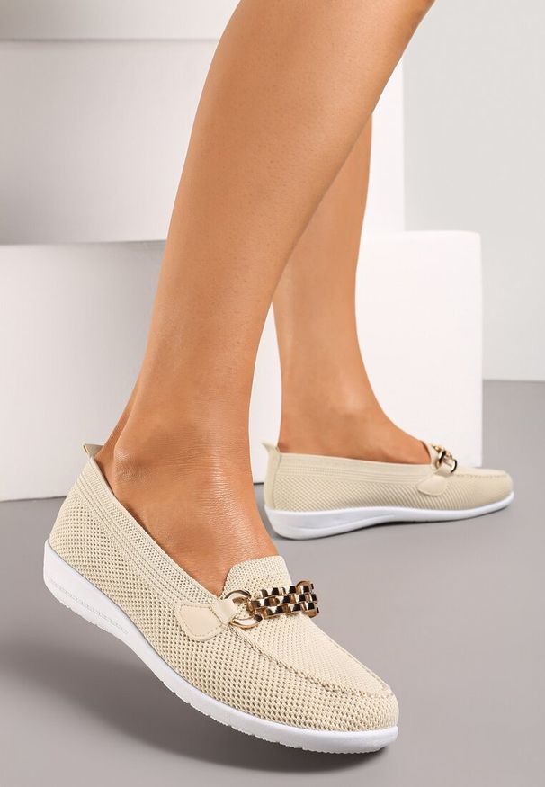 Born2be - Beżowe Półbuty z Elastyczną Cholewką i Elegancką Klamerką Naelle. Kolor: beżowy. Szerokość cholewki: normalna. Styl: elegancki