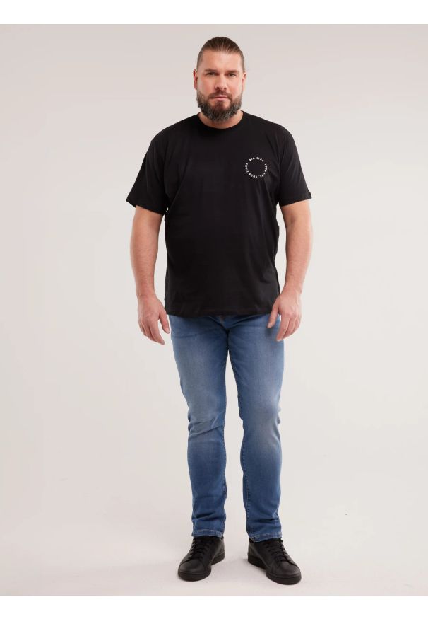 Big-Star - Koszulka męska z niewielkim nadrukiem na piersi czarna Orpion 906. Okazja: na co dzień. Kolor: czarny. Materiał: jeans, dzianina. Wzór: nadruk. Styl: casual