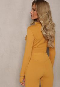 Renee - Żółta Elastyczna Bluzka na Suwak z Wycięciem przy Ściągaczu Denalla. Okazja: na co dzień. Kolor: żółty. Styl: casual #3