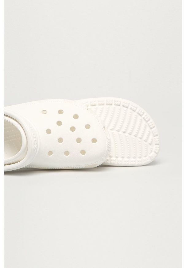 Crocs - Klapki. Kolor: biały. Materiał: guma