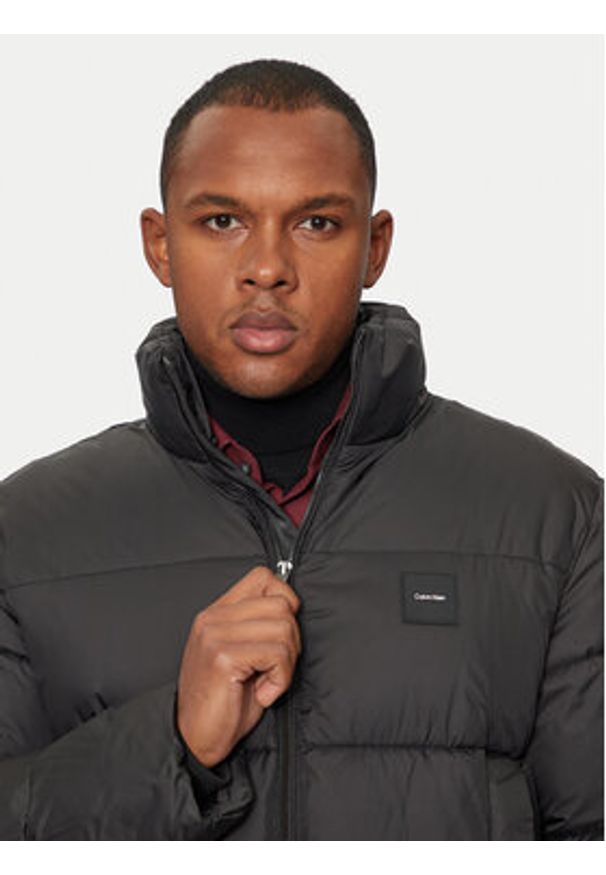 Calvin Klein Kurtka zimowa K10K113472 Czarny Regular Fit. Kolor: czarny. Materiał: syntetyk. Sezon: zima