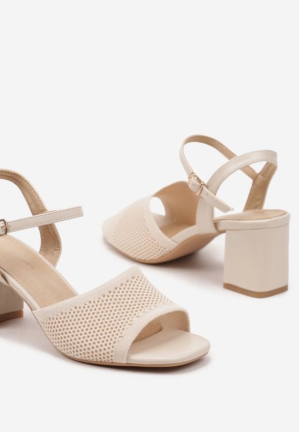 Renee - Beżowe Sandały na Słupku Ozdobione Siateczkowym Paskiem Arivona. Okazja: na co dzień, na spacer. Zapięcie: pasek. Kolor: beżowy. Materiał: len. Wzór: aplikacja. Sezon: wiosna, lato. Obcas: na słupku. Styl: casual, elegancki