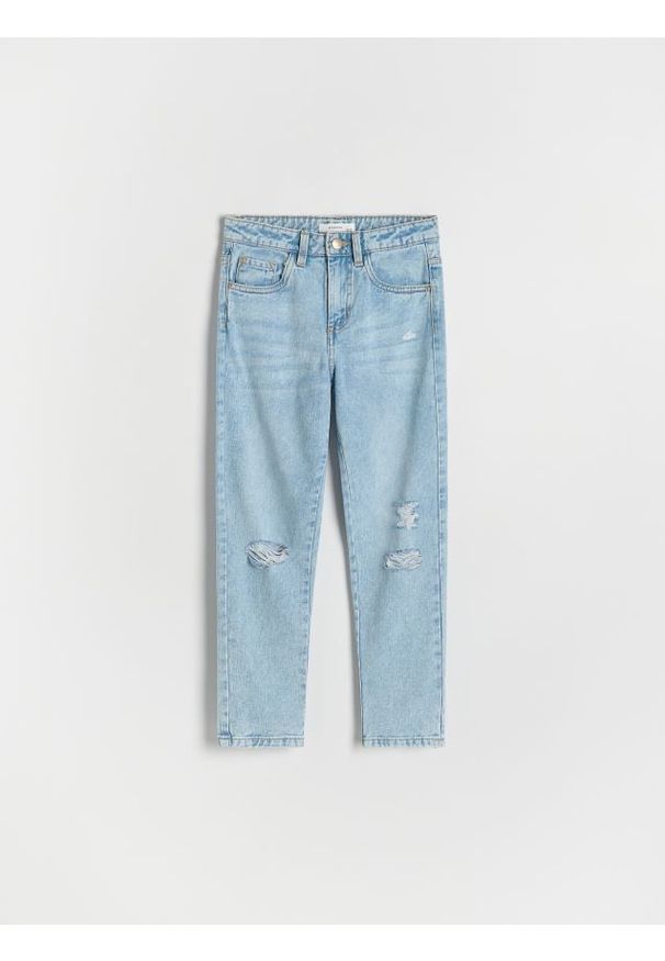 Reserved - Jeansy mom fit z przetarciami - niebieski. Kolor: niebieski