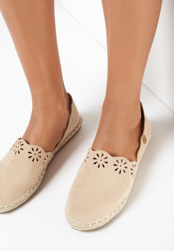 Born2be - Beżowe Espadryle Undefeatability. Nosek buta: okrągły. Zapięcie: bez zapięcia. Kolor: beżowy. Materiał: jeans. Szerokość cholewki: normalna. Wzór: kwiaty. Sezon: lato. Obcas: na płaskiej podeszwie