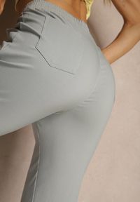 Renee - Szare Spodnie z Wiskozą High Waist i Ozdobnymi Napami Redaira. Okazja: na co dzień. Stan: podwyższony. Kolor: szary. Materiał: wiskoza. Wzór: aplikacja. Styl: sportowy, elegancki, casual #3