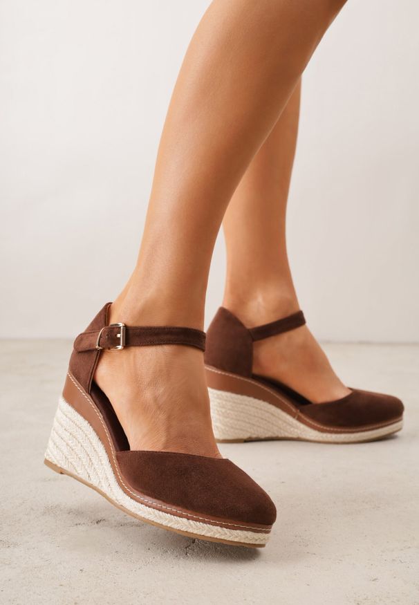 Born2be - Brązowe Sandały na Koturnie z Plecionki i Zapięciem na Sprzączkę Jessaln. Okazja: na spacer. Zapięcie: sprzączka. Kolor: brązowy. Sezon: lato. Obcas: na koturnie. Styl: elegancki. Wysokość obcasa: średni