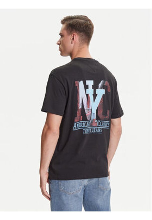 Tommy Jeans T-Shirt Novelty DM0DM21831 Szary Relaxed Fit. Kolor: szary. Materiał: bawełna