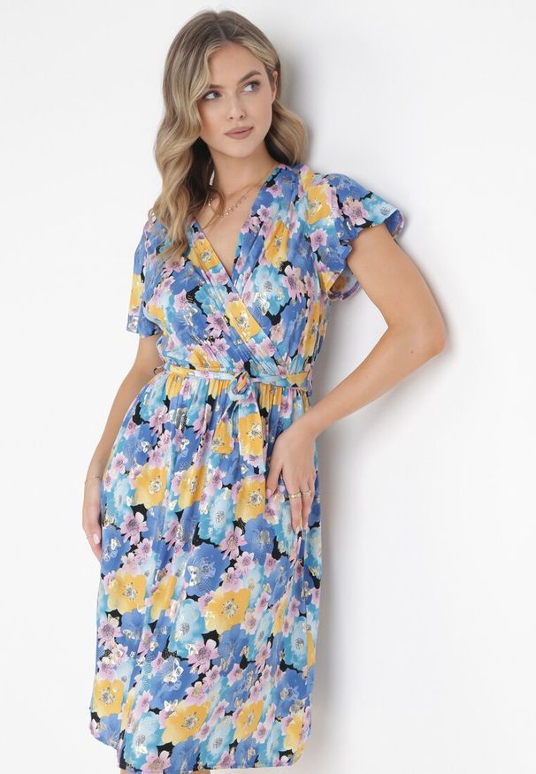Born2be - Niebiesko-Żółta Rozkloszowana Sukienka z Metaliczną Nitką i Wiązanym Paskiem Noldan. Kolor: niebieski. Materiał: wiskoza, materiał, tkanina. Wzór: kwiaty