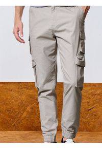 Sinsay - Spodnie cargo - beżowy. Kolor: beżowy #1