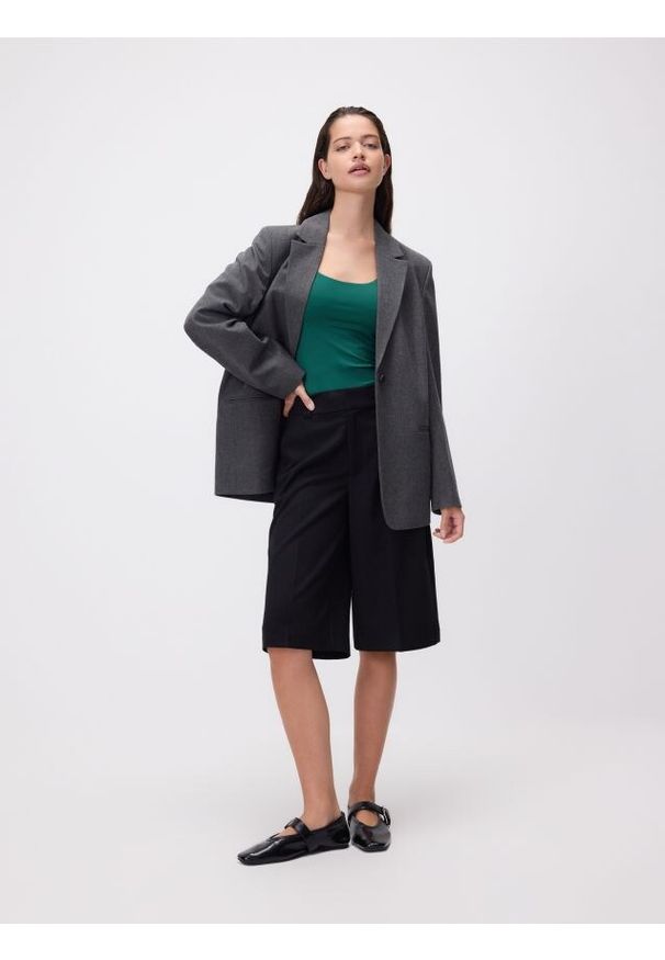 Reserved - Gładki top - ciemnozielony. Kolor: zielony. Materiał: dzianina. Wzór: gładki