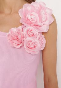 Born2be - Różowy Top z Naszywką w Kształcie Kwiatów Teralia. Okazja: na co dzień. Kolor: różowy. Wzór: aplikacja, kwiaty. Styl: elegancki, casual