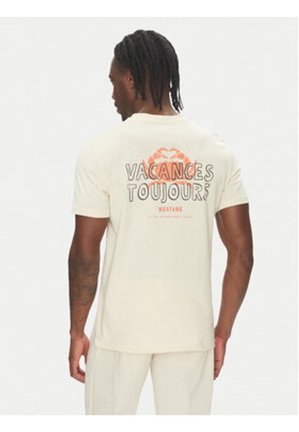 Mustang T-Shirt Austin 1016502 Beżowy Regular Fit. Kolor: beżowy. Materiał: bawełna