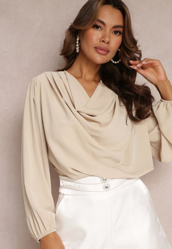 Renee - Beżowa Elegancka Bluzka z Marszczeniem i Zakładką Blusai. Kolor: beżowy. Styl: elegancki
