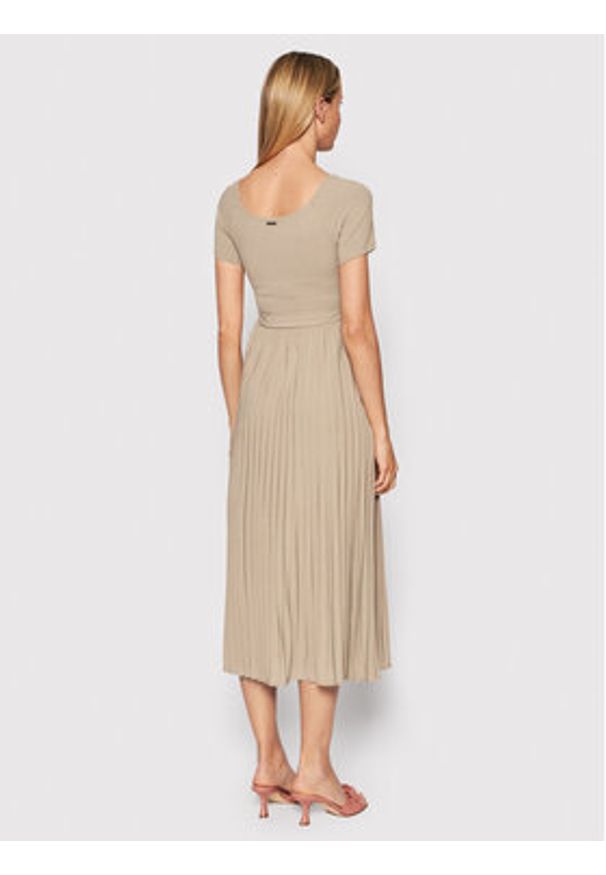 Guess Sukienka codzienna Erynn WBGK86 WE6D1 Beżowy Regular Fit. Okazja: na co dzień. Kolor: beżowy. Materiał: syntetyk. Typ sukienki: proste. Styl: casual