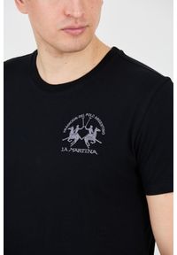 La Martina - LA MARTINA Czarny t-shirt z dużym logo. Kolor: czarny