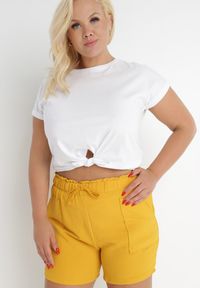 Born2be - Żółte Szorty Delilea. Kolekcja: plus size. Kolor: żółty. Wzór: jednolity, gładki, kwiaty, aplikacja