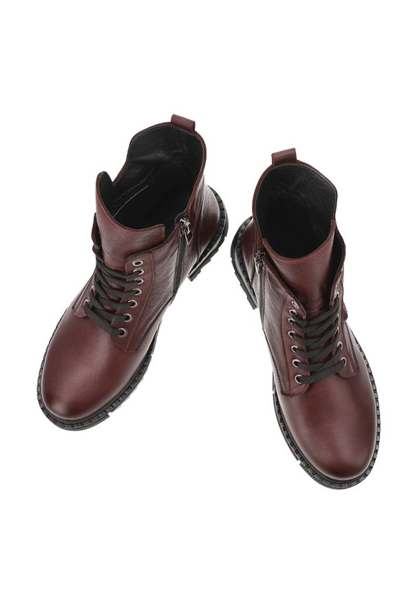 Bordowe Botki Artiker Modne Obuwie Damskie Z Motylkami. Zapięcie: sznurówki. Kolor: czerwony. Materiał: skóra. Szerokość cholewki: normalna. Sezon: zima, jesień. Styl: klasyczny, elegancki