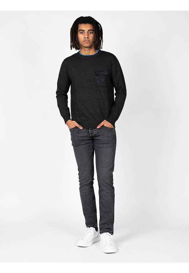 Pepe Jeans Sweter "Marcel" | PM702174 | Marcel | Mężczyzna | Grafitowy. Okazja: na co dzień. Kolor: szary. Materiał: wiskoza, poliamid, poliester. Wzór: aplikacja. Styl: casual