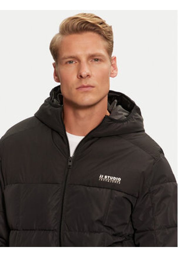 Jack & Jones Kurtka zimowa Ben 12256905 Czarny Regular Fit. Kolor: czarny. Materiał: syntetyk. Sezon: zima