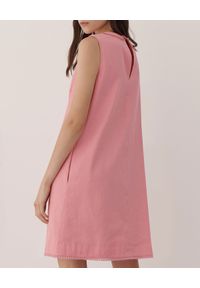 Marella - MARELLA - Różowa sukienka Jessy. Kolor: różowy, wielokolorowy, fioletowy. Materiał: bawełna, len. Wzór: aplikacja. Typ sukienki: proste, rozkloszowane. Długość: mini #4